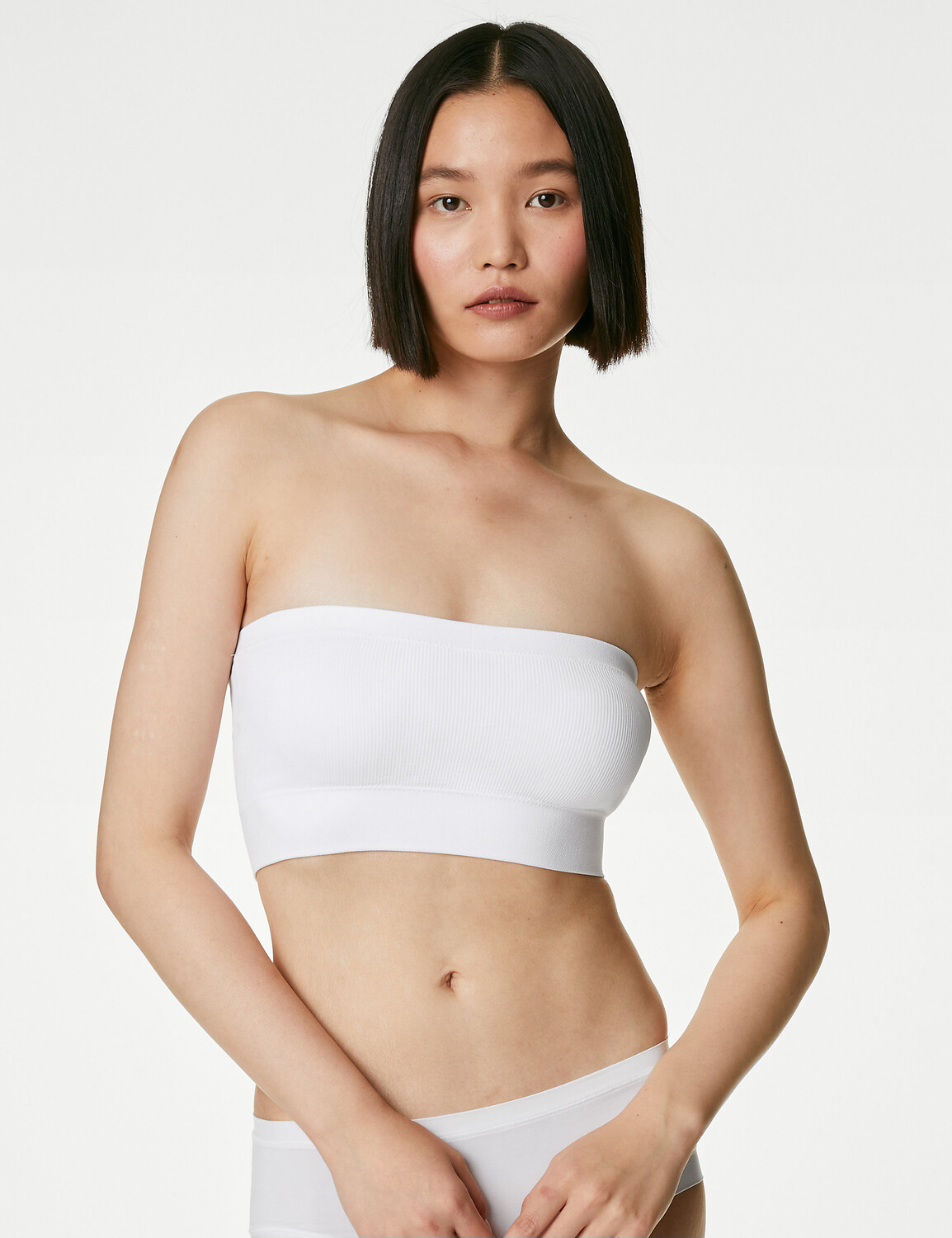 

Бесшовный бюстгальтер-бандо без косточек Marks & Spencer, белый