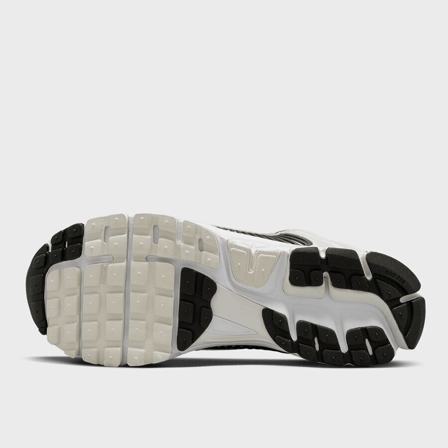 

Кроссовки Zoom Vomero 5 NIKE, цвет white/black/platinum tint/mtlc. platinum, Серый, Кроссовки Zoom Vomero 5 NIKE, цвет white/black/platinum tint/mtlc. platinum