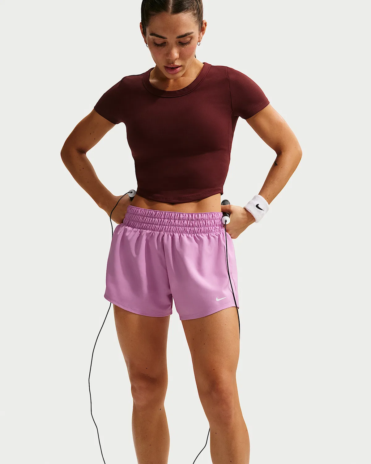 Женские шорты Nike One Dri-FIT со средней посадкой, длиной 3" и вкладышем, Light Magenta/White — фото 4