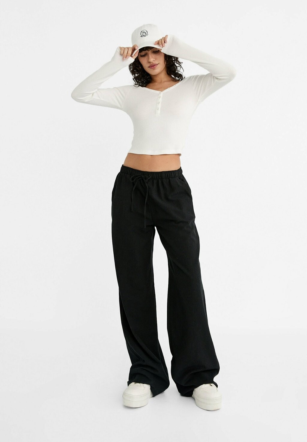 

Брюки Loose-Fitting Stradivarius, черные