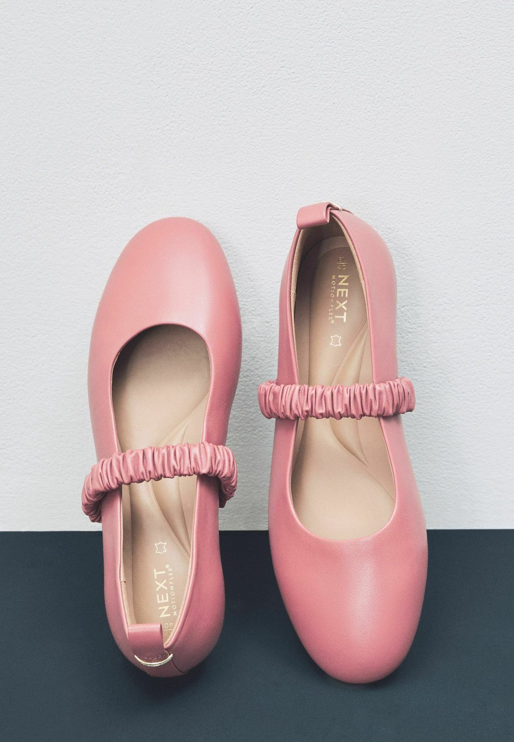 Балетки с ремешком на щиколотке REGULAR FIT-FOREVER COMFORT Next, цвет Mottled Pink — фото 2