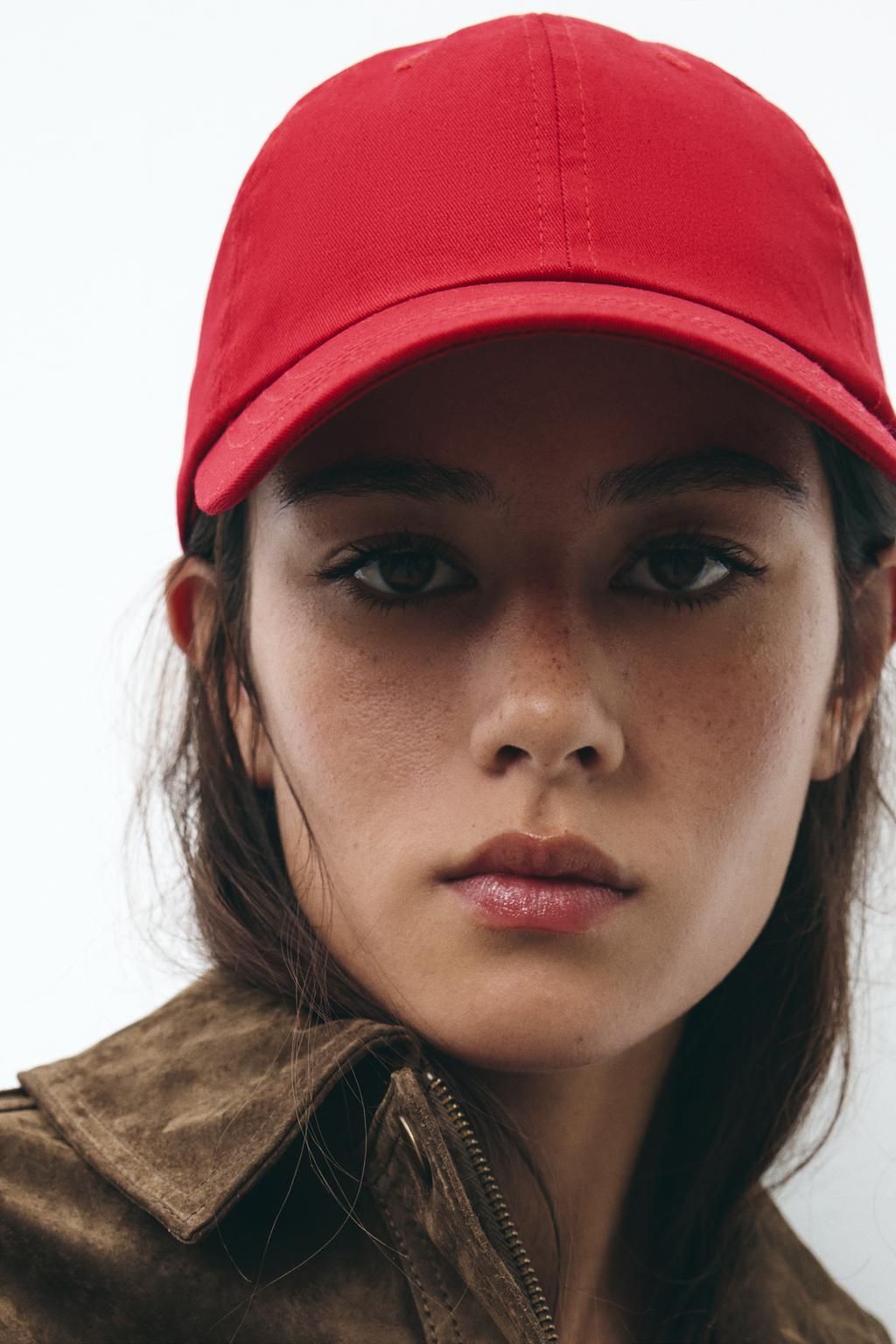 

Простая саржевая шапочка ZARA, красный