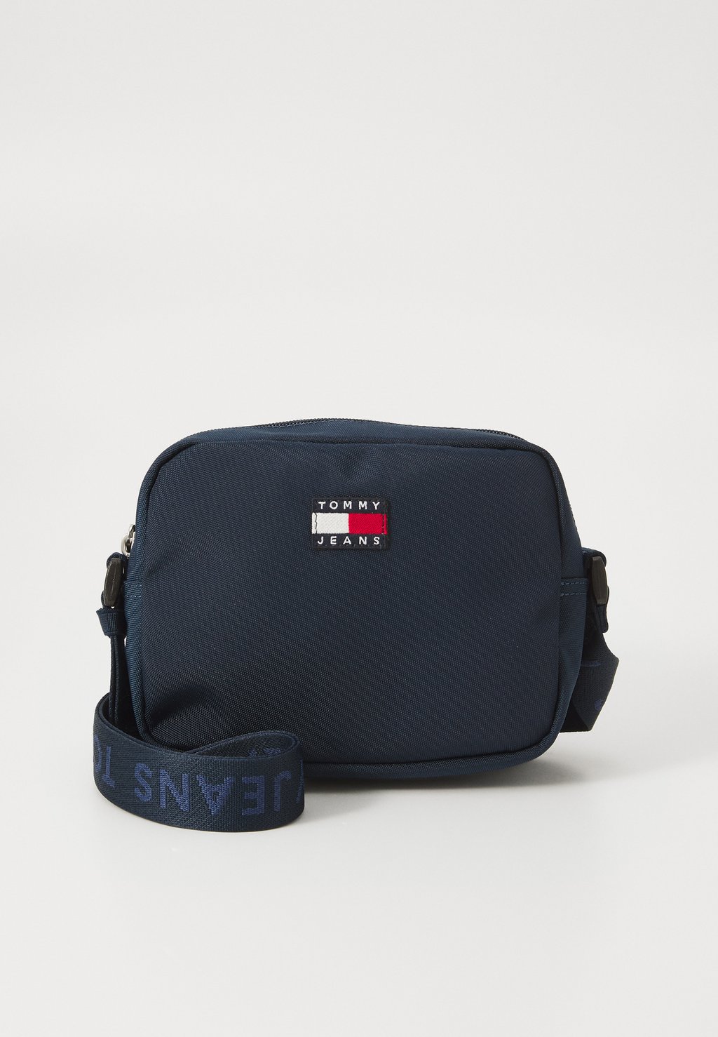 

Сумка через плечо DAILY CROSSOVER Tommy Jeans, цвет Dark Night Navy