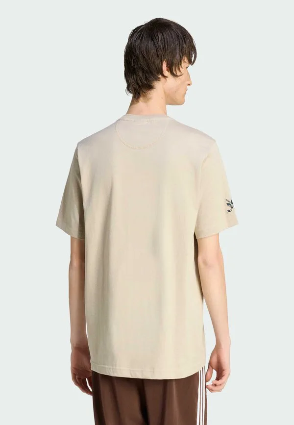 Футболка с графическим принтом хоккейного медведя Adidas Originals, Beige — фото 2