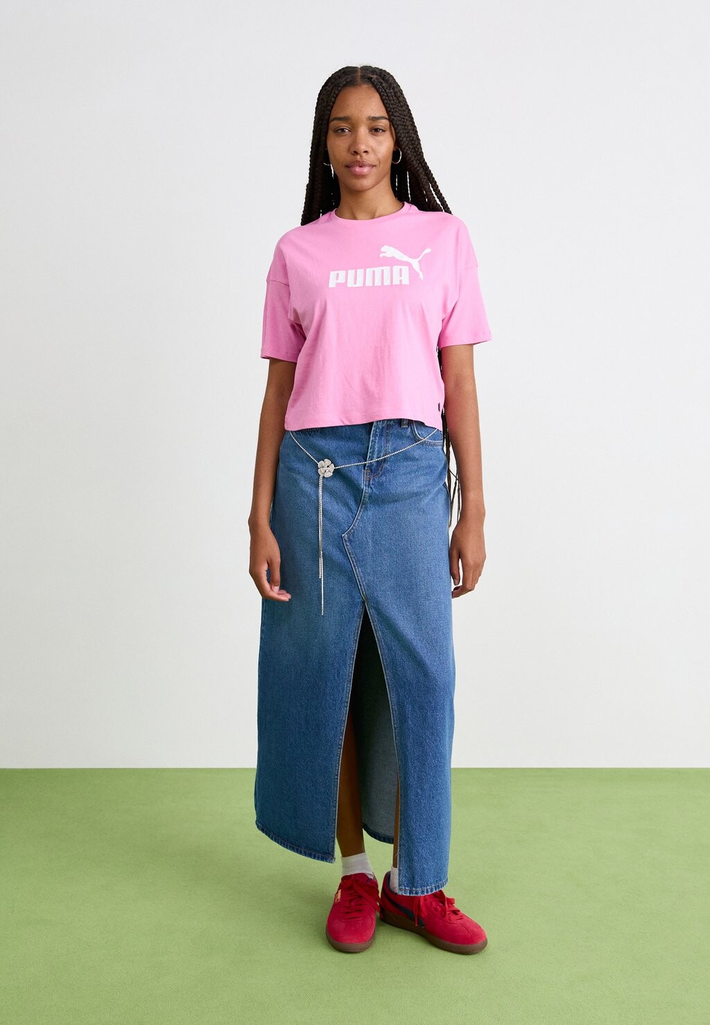 

Принт на футболке CROPPED LOGO TEE Puma, лиловый