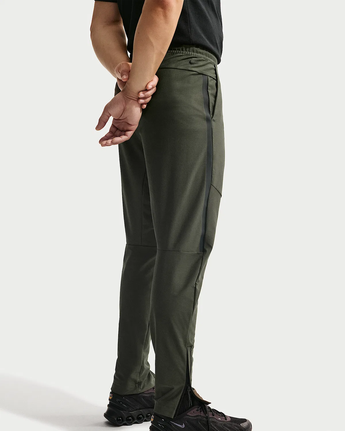 Мужские штаны Nike Tech Dri-FIT Shori Knit, Cargo Khaki/Black — фото 3