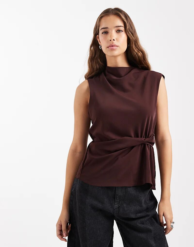 

Коричневый топ без рукавов с воротником-хомутиком и перекрученной талией от ASOS DESIGN