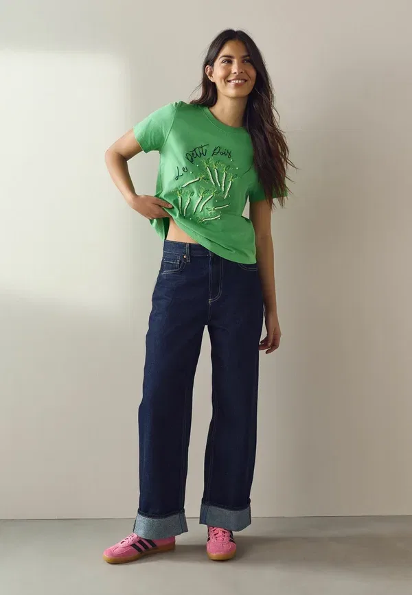 Футболка Next Regular fit embellished petit pois short sleeve crew neck t-shirt, зеленая — фото 3