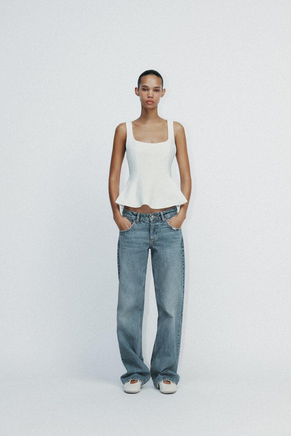 

Стрейч топ с баской ZARA, белый