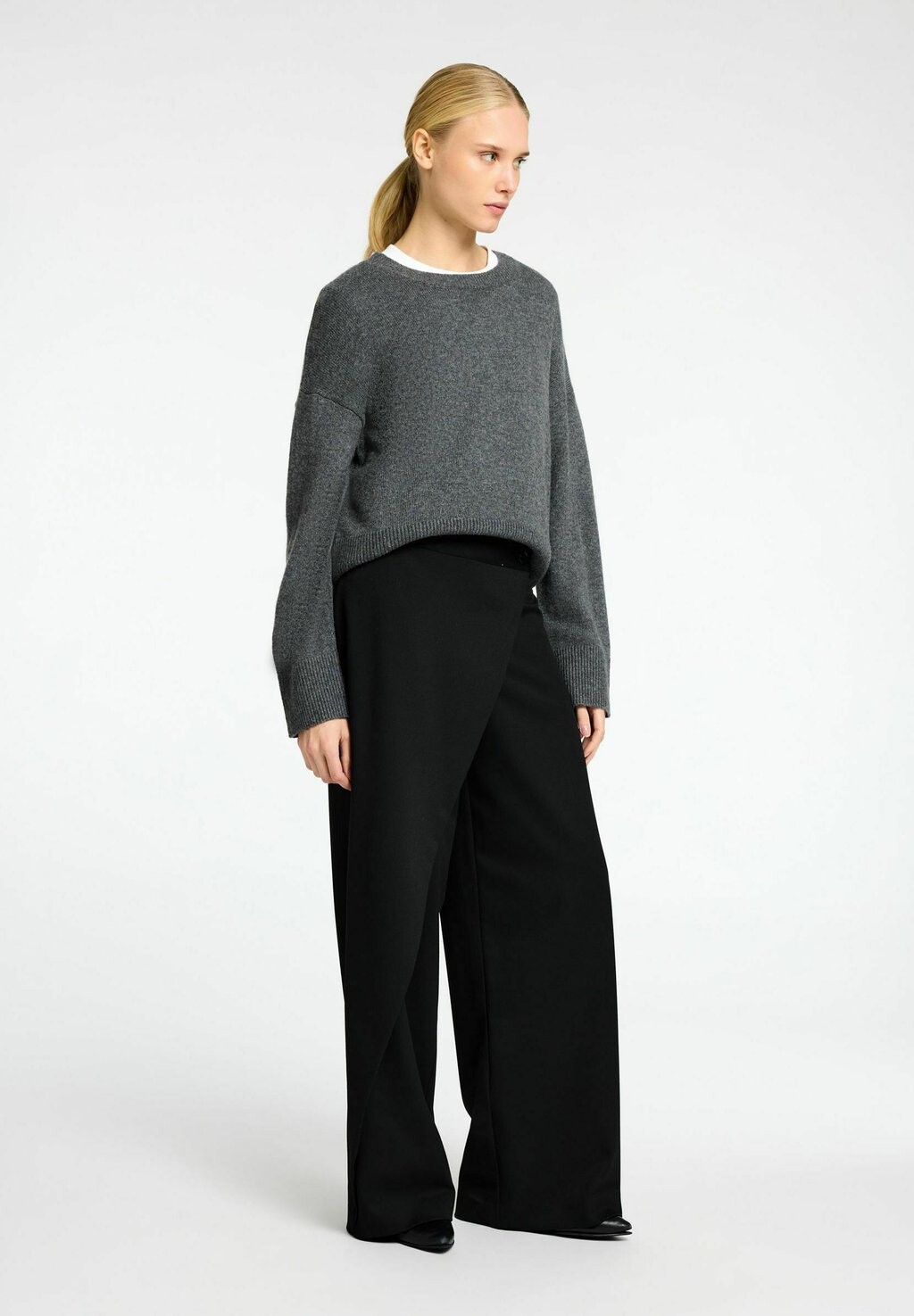

Джемпер MIT RUNDHALSAUSSCHNITT LOOSE FIT Selected Femme, темно-серый