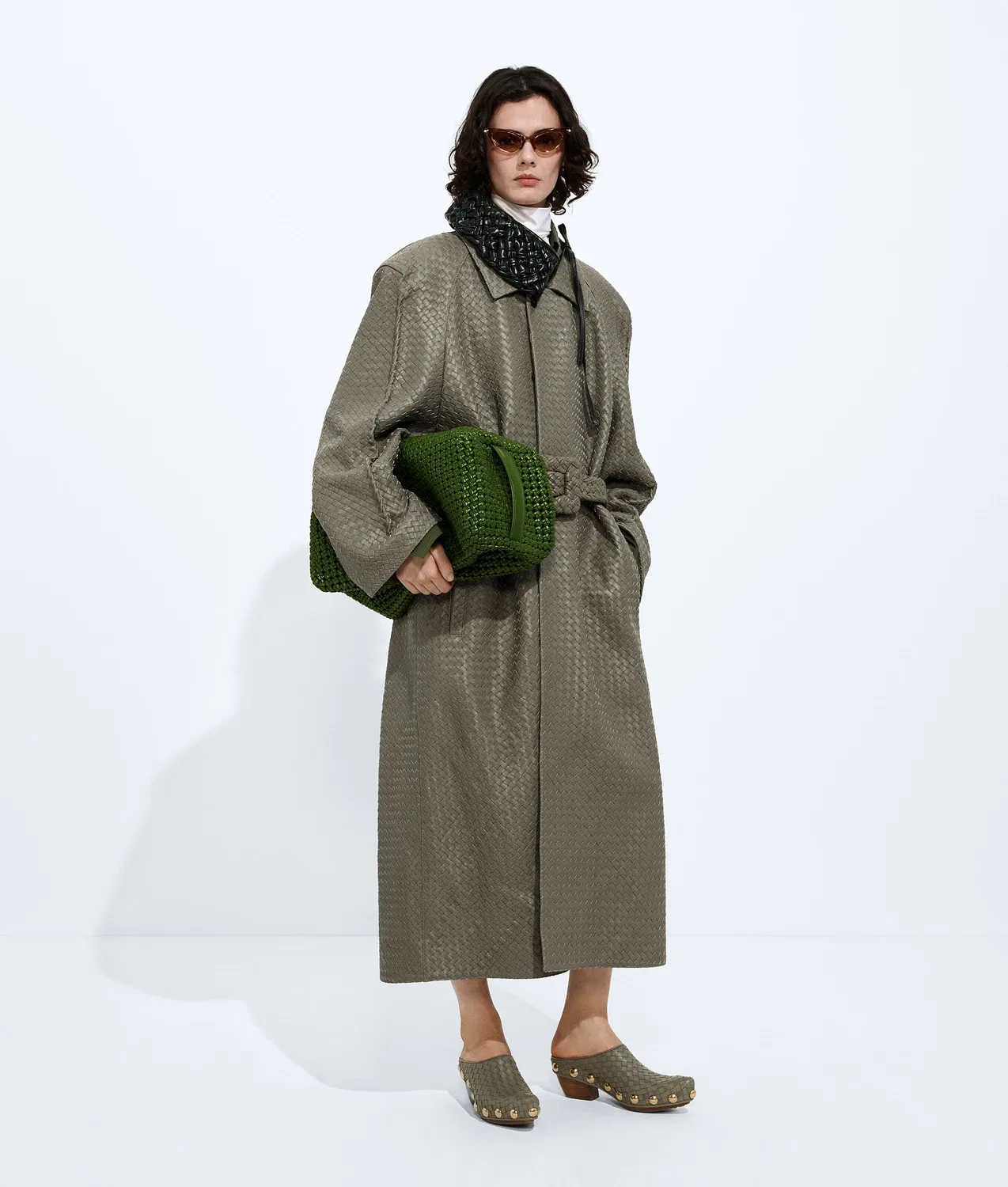 Пальто из плетеной кожи Intrecciato BOTTEGA VENETA, коричневый
