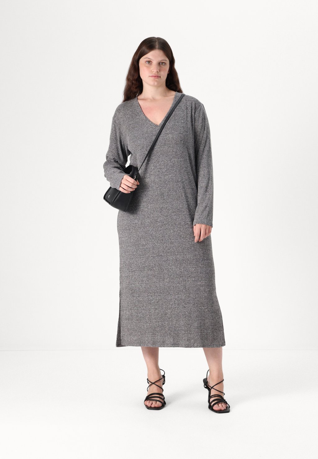 

Платье-джемпер VMCCERI DRESS Vero Moda Curve, цвет Mottled Dark Grey