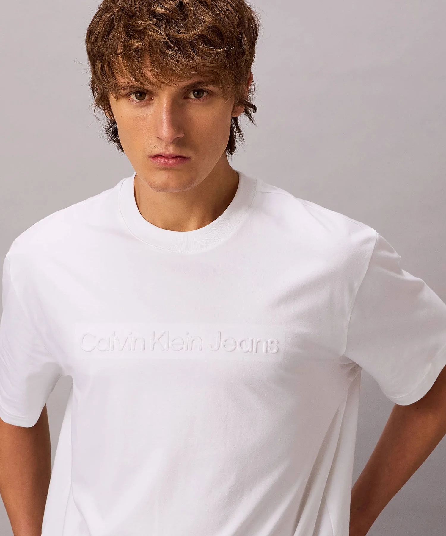 Унисекс футболка с эмбоссированным логотипом Calvin Klein Institutional Regular черная — фото 3
