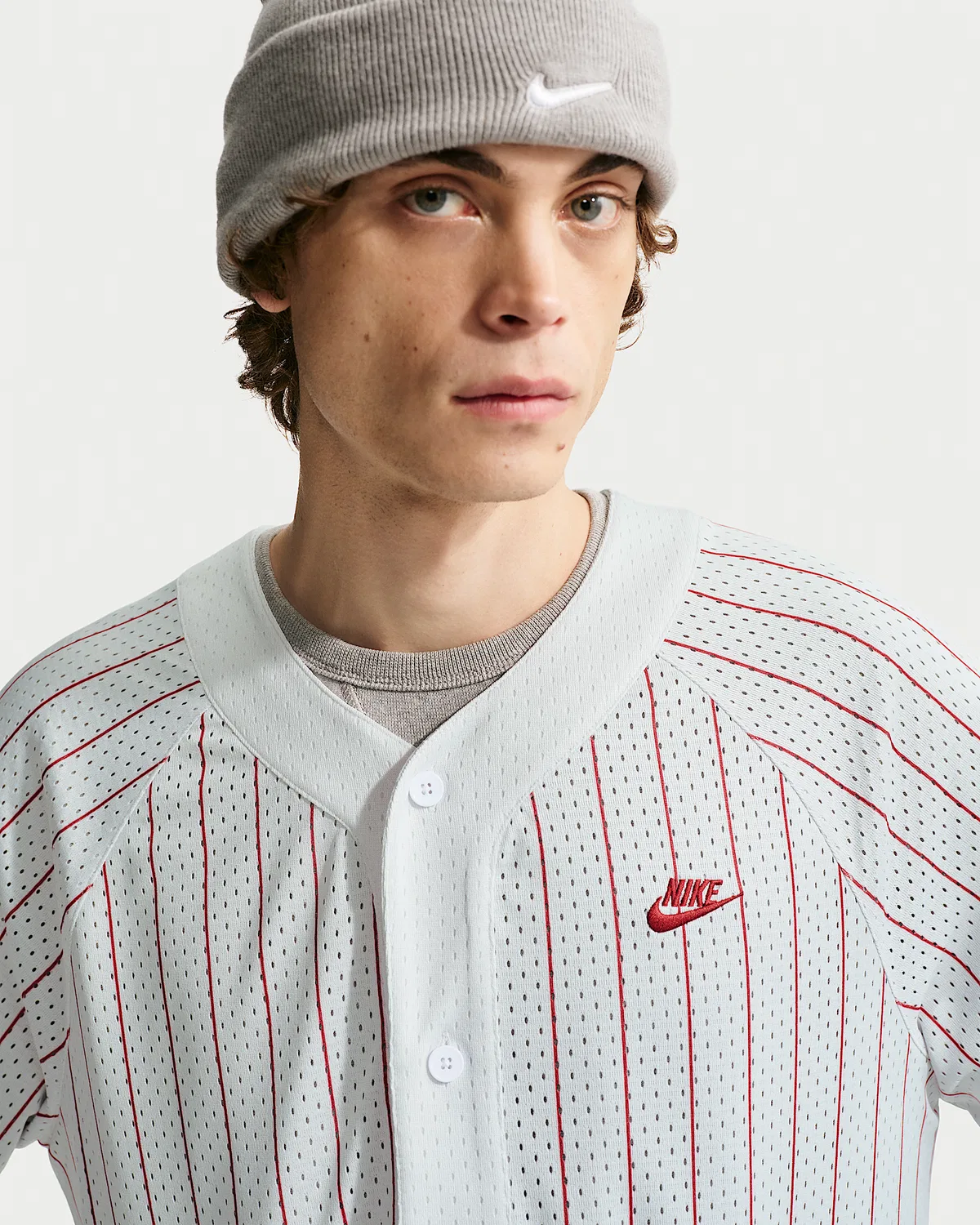 Мужская джерси Nike Sportswear Club, Photon Dust/Team Crimson — фото 3