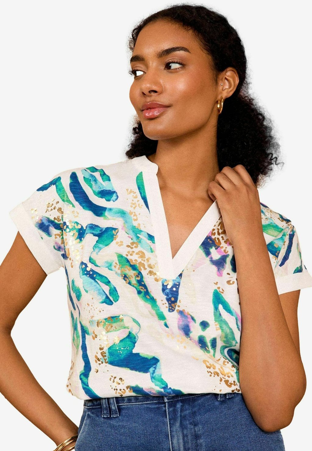 

Базовая футболка REGULAR FIT - V-NECK Love & Roses, белый