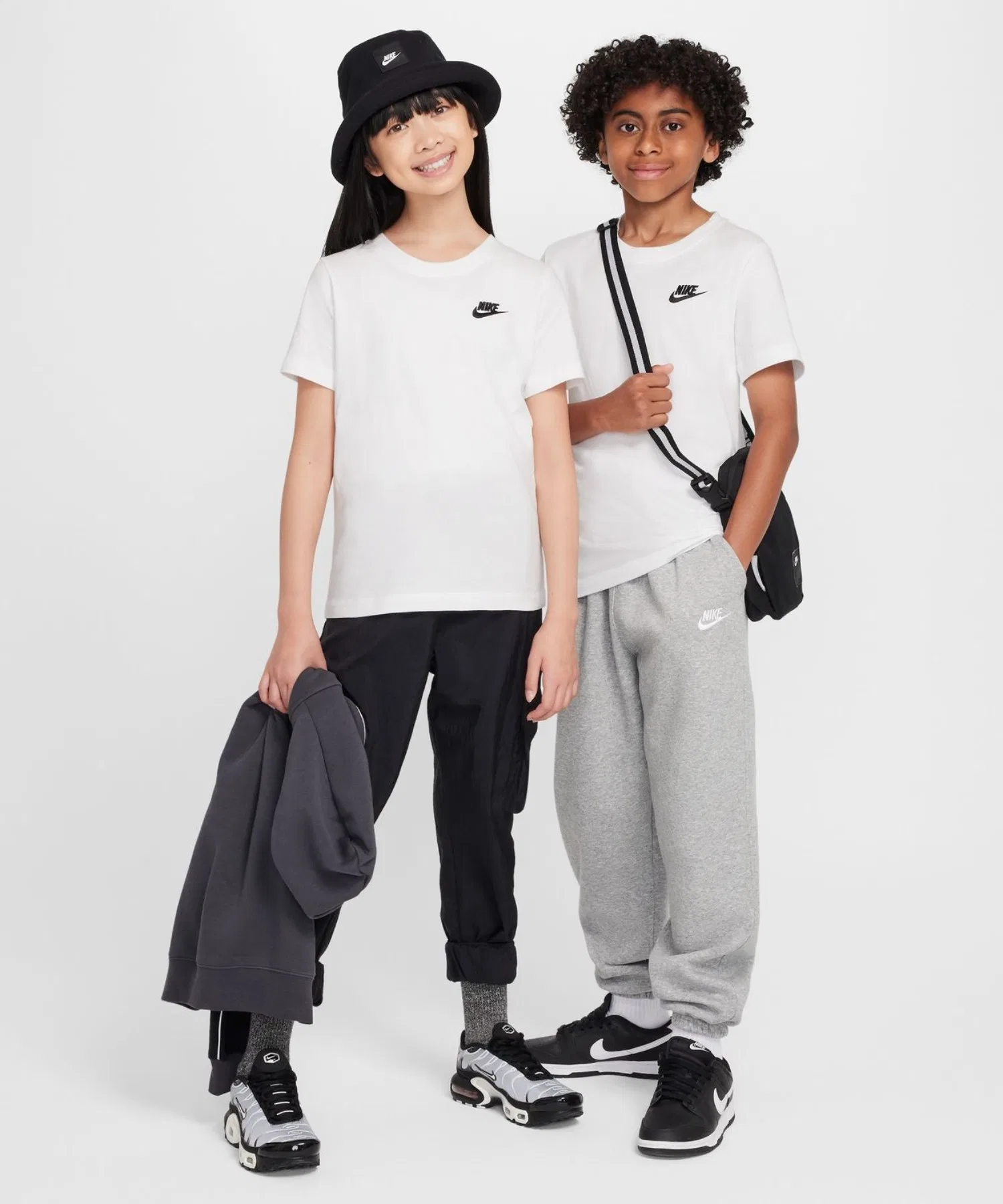 Детская футболка Nike YTH NSW EMB Futura хлопковая розовая — фото 4