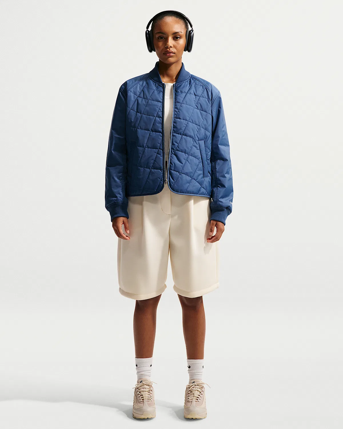 Женская свободная стеганая куртка Nike Sportswear, Mystic Navy/Sail — фото 4
