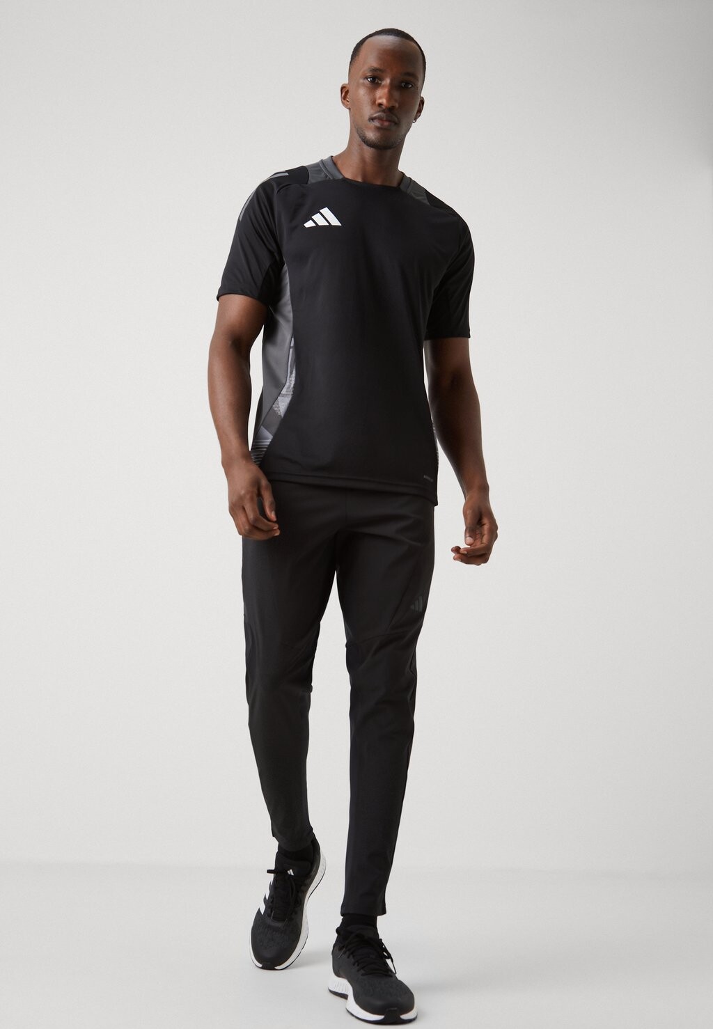 

Спортивные брюки Hybrid adidas Performance, черные