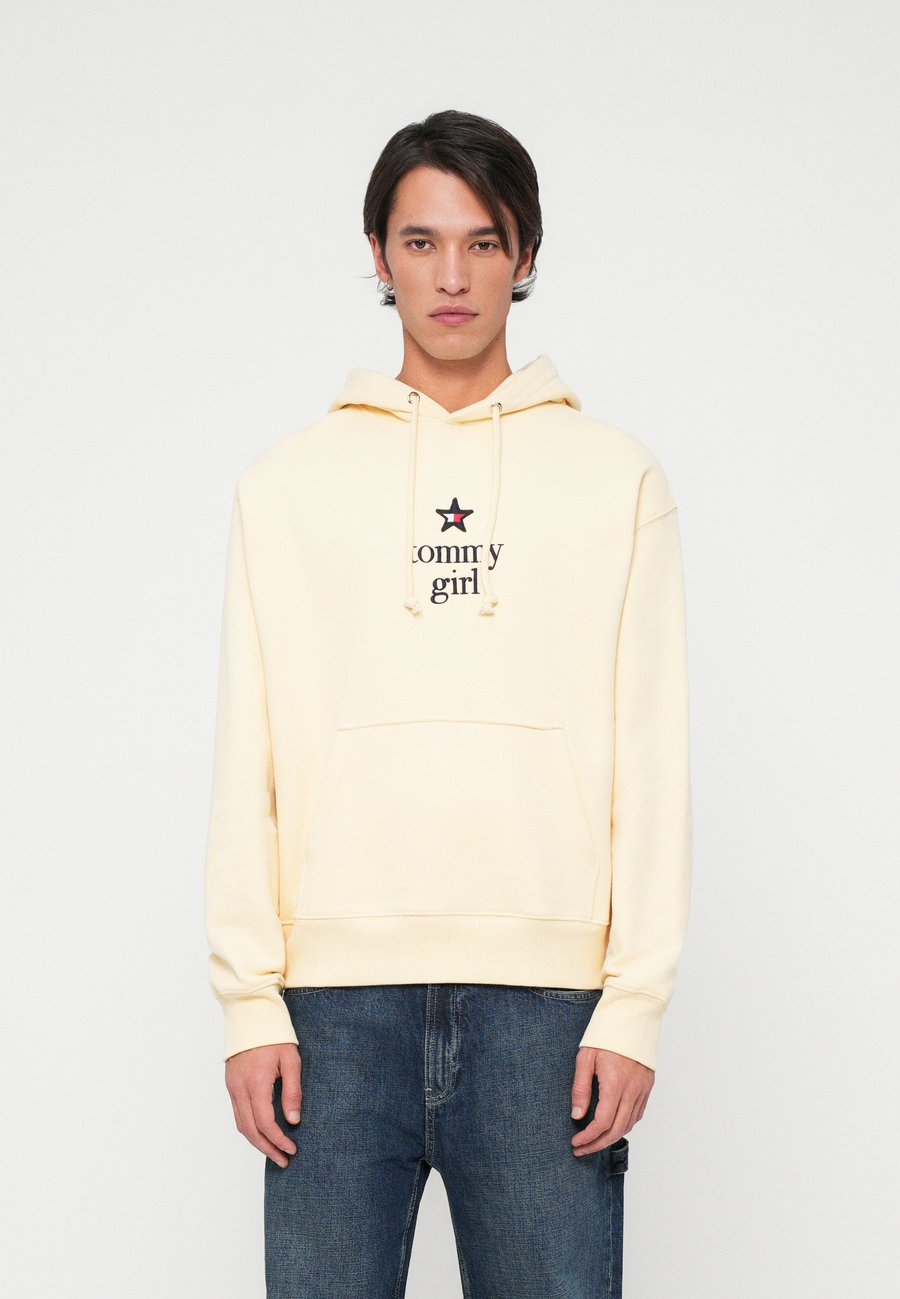 

Худи Tommy Jeans STAR GRAPHIC HOODIE UNISEX, Custard Cream/Light Yellow, Желтый, Худи Tommy Jeans STAR GRAPHIC HOODIE UNISEX, Custard Cream/Light Yellow