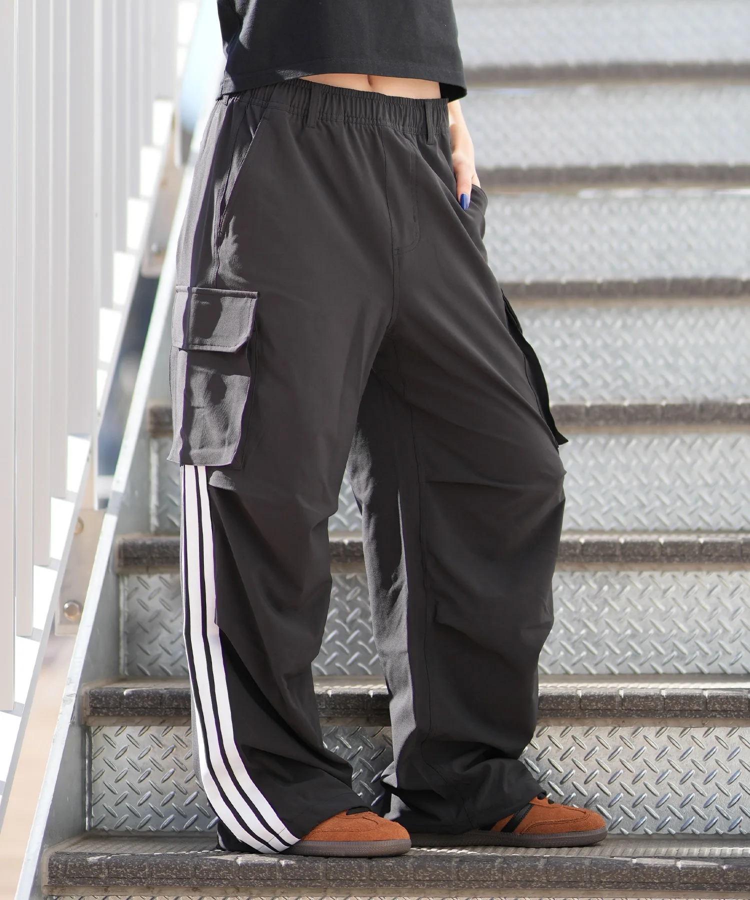 Женские брюки карго с технологией CLIMACOOL adidas KS931 чёрные — фото 4