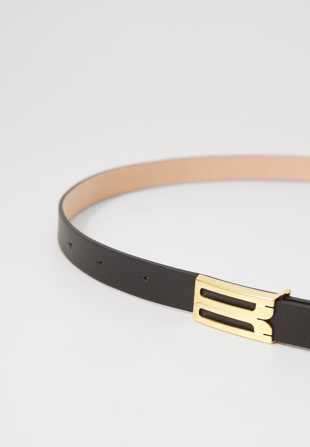 

Пояс BUCKLE MICRO BELT Victoria Beckham, черный