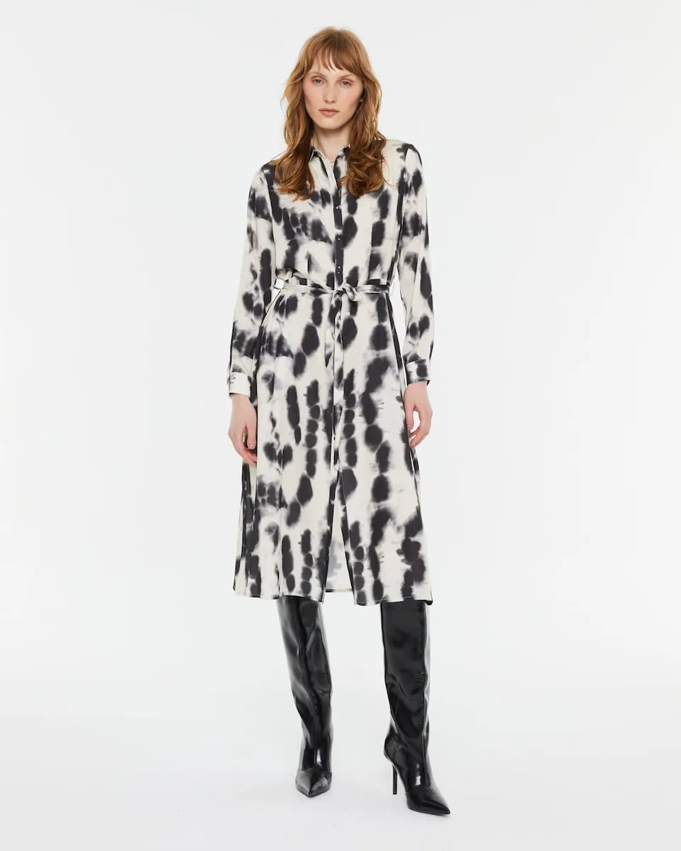 

Платье миди-рубашка с принтом тай-дай Andam, белый/черный