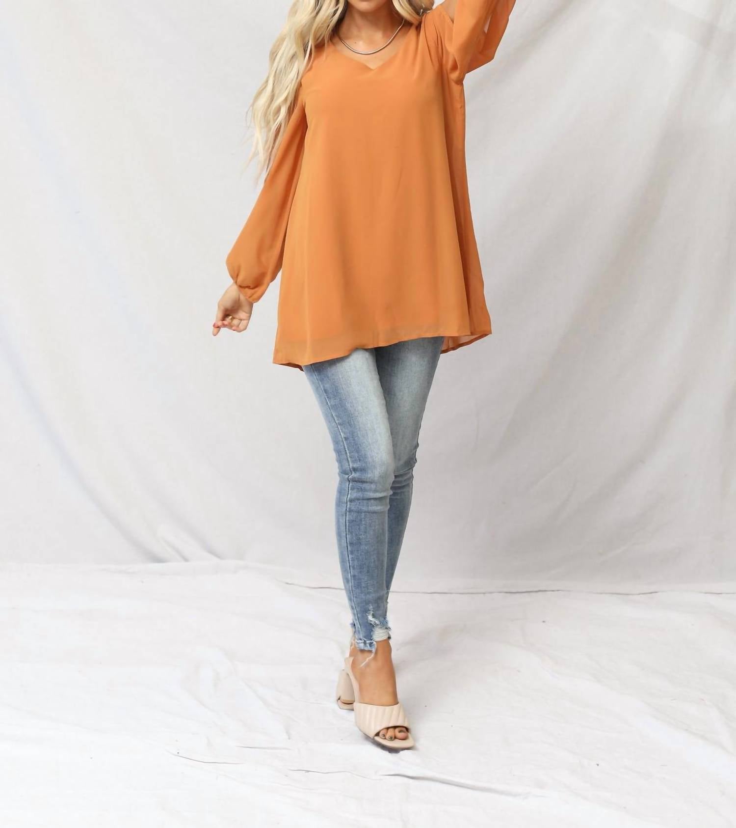 

Топ Meg Chiffon Slit Top в горчичном цвете Desert ZENANA, цвет desert mustard