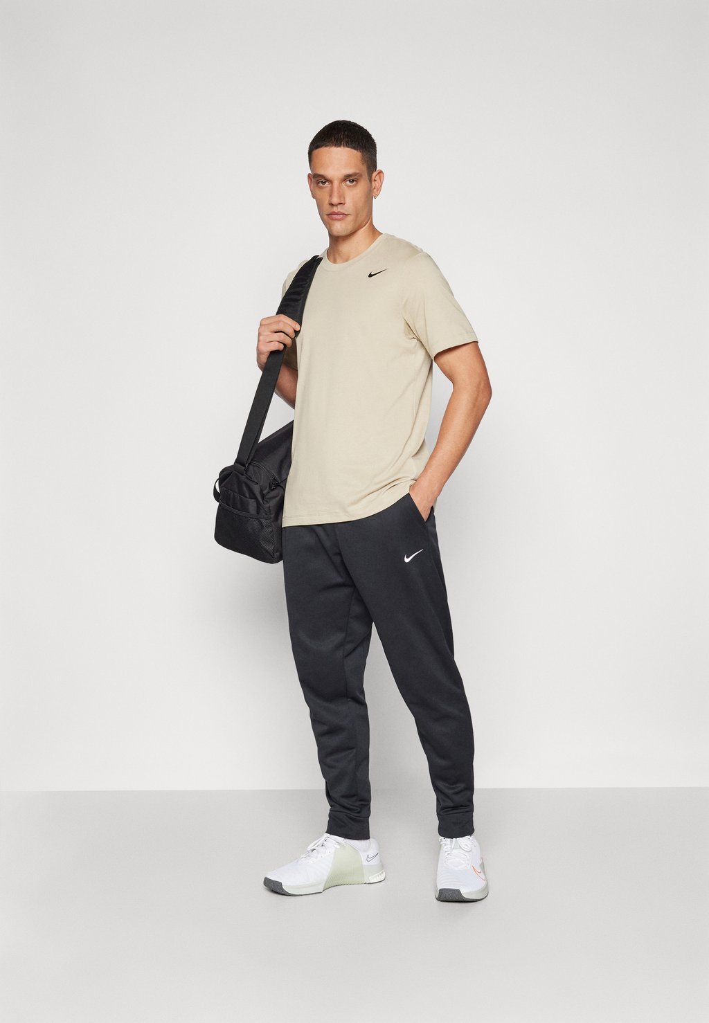 Спортивная футболка TEE CREW SOLID Nike Performance, хаки — фото 2