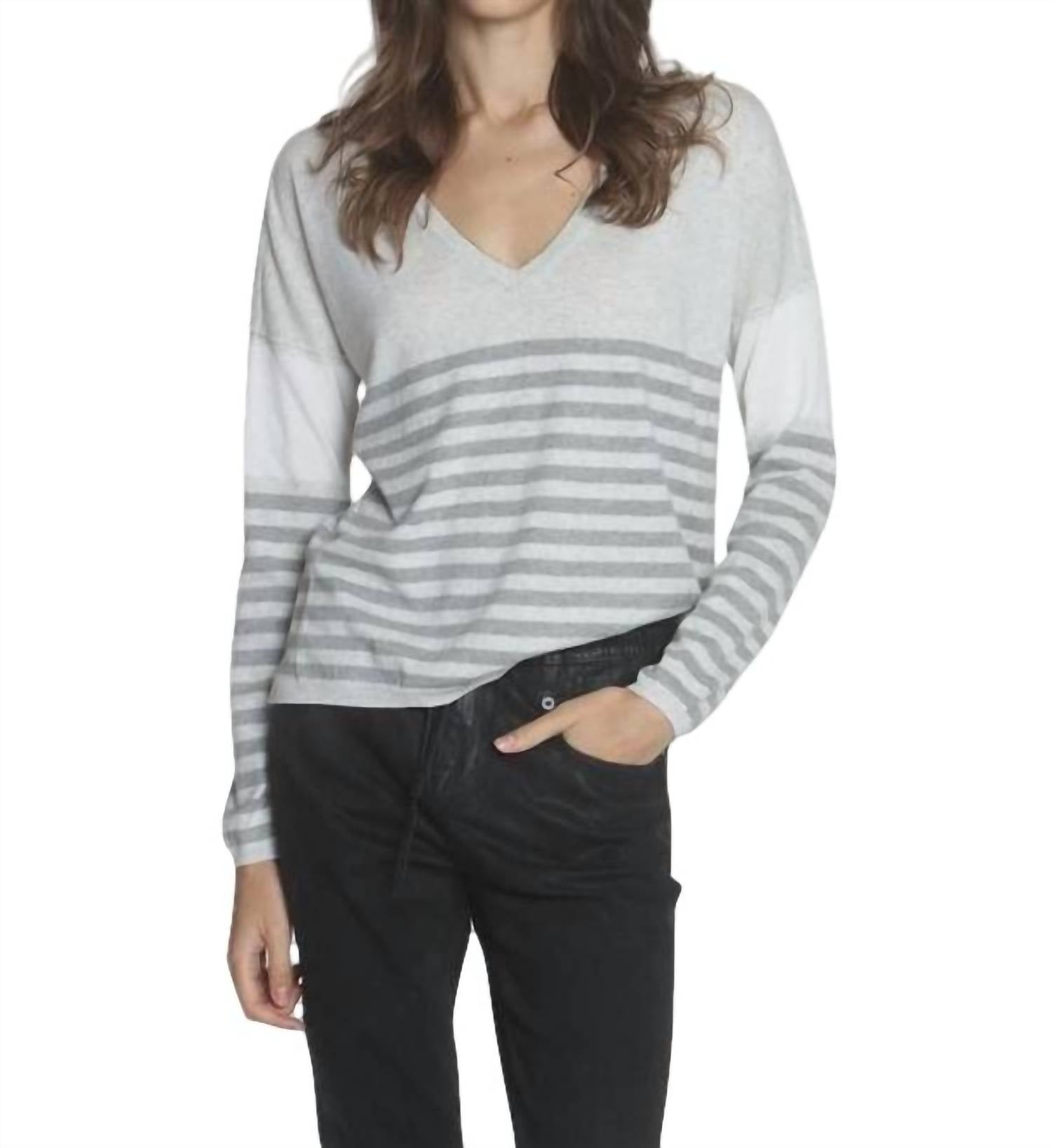 

Топ Lindsey Stripe Vee в цвете Pumice/fog LABEL+thread