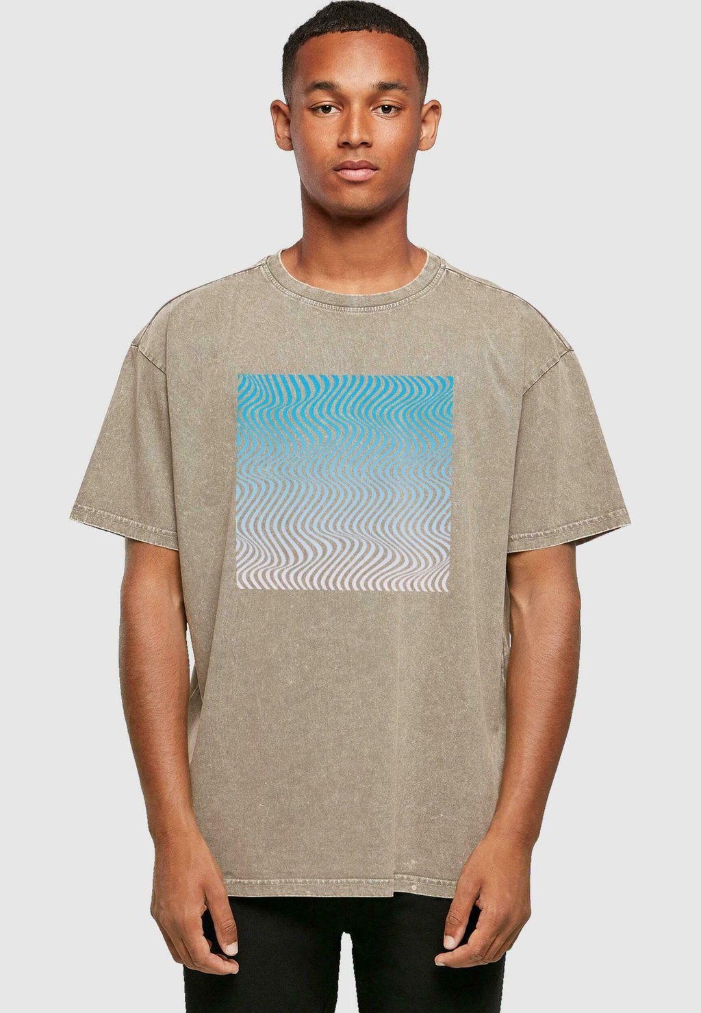 

Футболка с принтом SUMMER WAVY PATTERN ACID WASHED OVERSIZE Merchcode, хаки