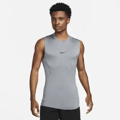 

Футболка Nike Pro, цвет Smoke Grey/Black