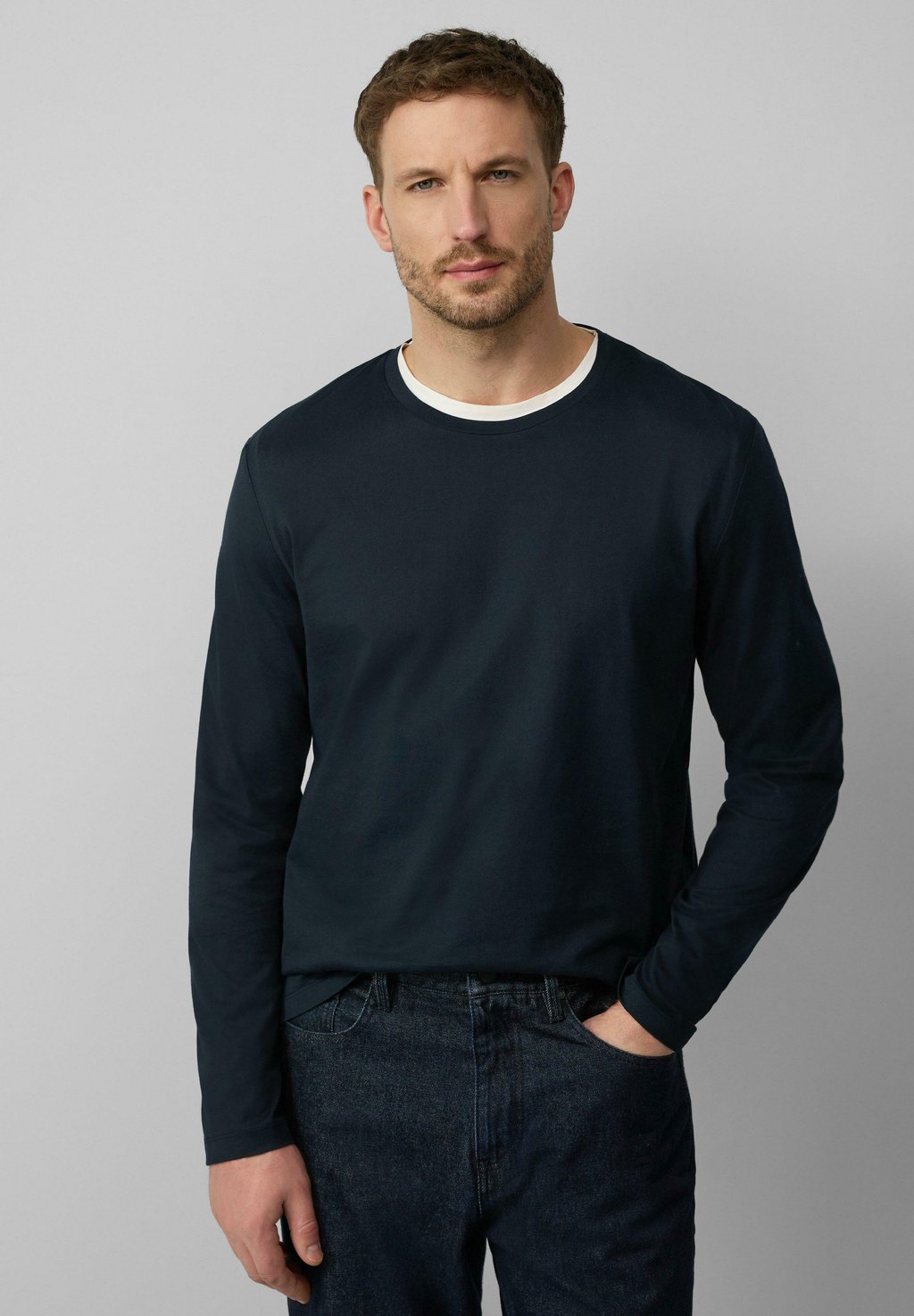 

Лонгслив AUS EDEL MIT CREW NECK s.Oliver BLACK LABEL, темно-синий