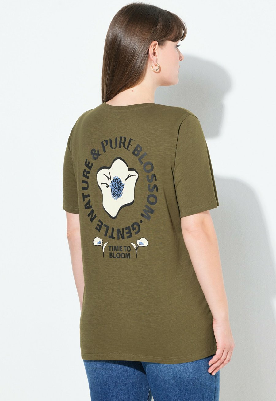 

Футболка Ulla Popken BLOSSOM GRAPHIC SHORT SLEEVE , Olive, Хаки, Футболка Ulla Popken BLOSSOM GRAPHIC SHORT SLEEVE , Olive