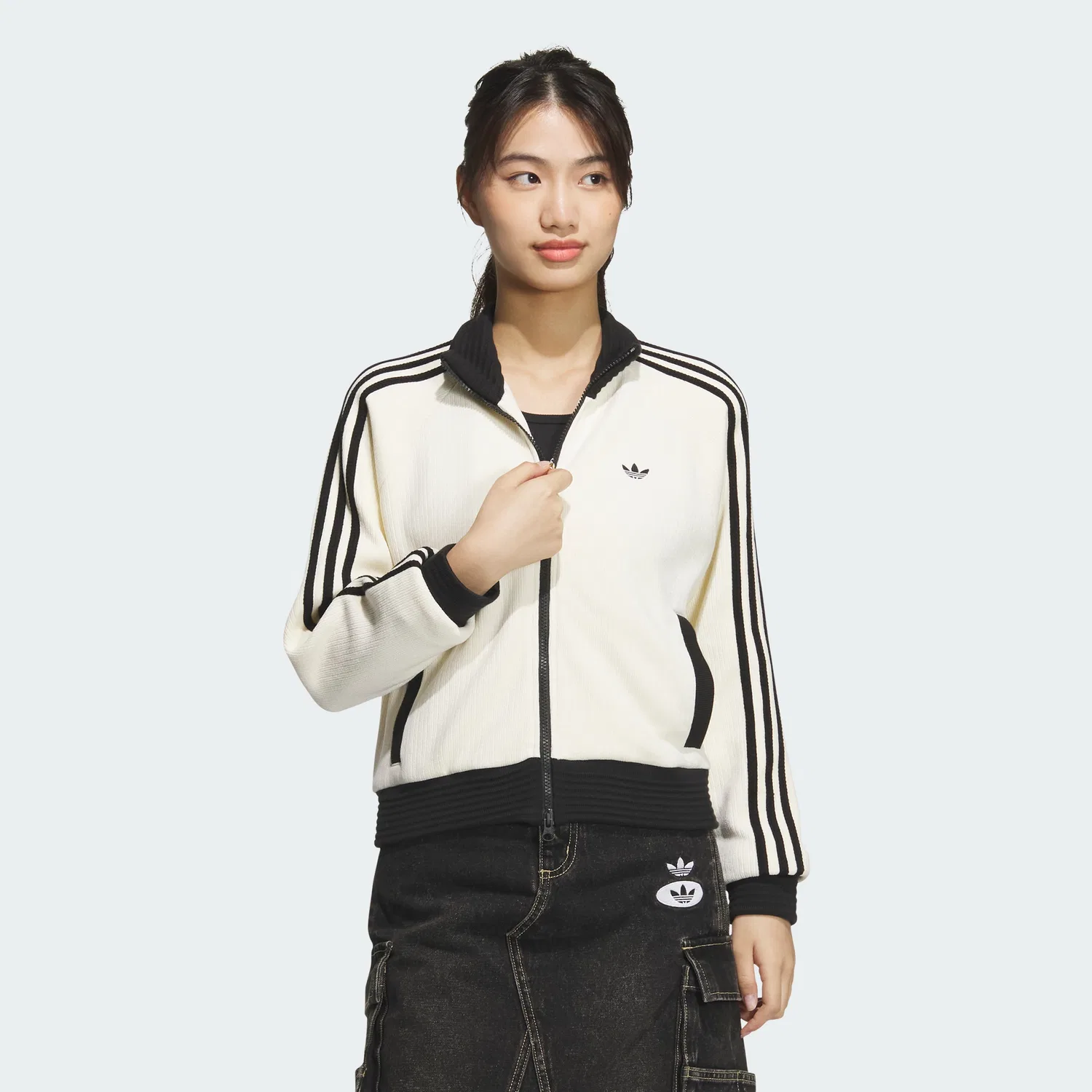 Женская цветная куртка кремово-белого цвета от Adidas