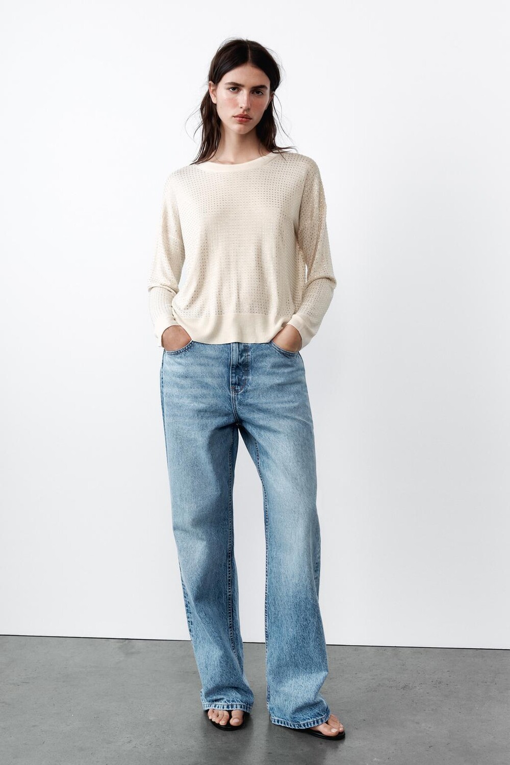 

Трикотажный свитер со стразами ZARA, экрю