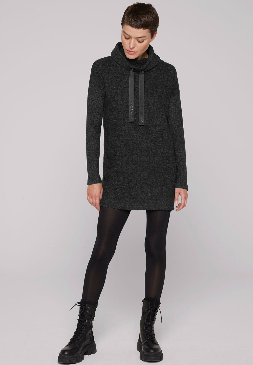 

Платье-джемпер MIT ROLLKRAGEN Soccx, цвет Mottled Black