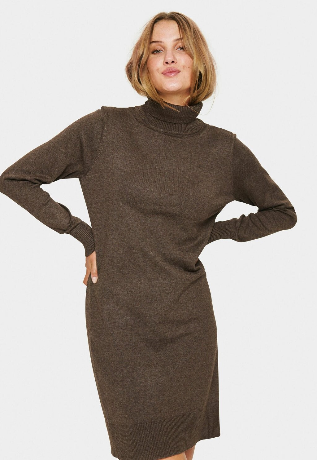 

Трикотажное платье MILASZ ROLLNECK Saint Tropez, крупный коричневый меланж