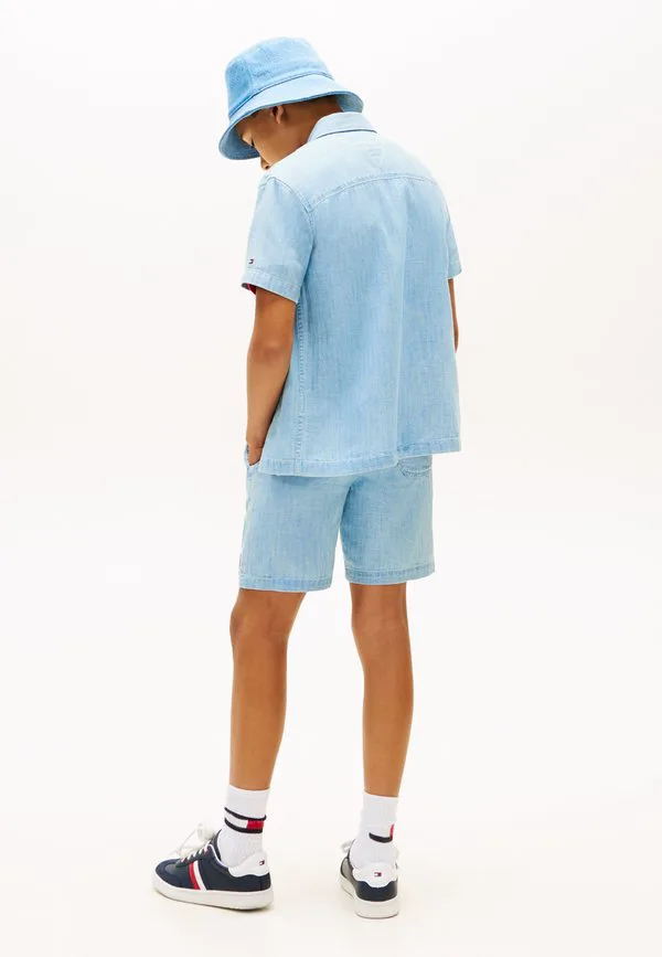 Рубашка из денима с коротким рукавом и волнистым флагом. Tommy Hilfiger, Denim Medium — фото 3