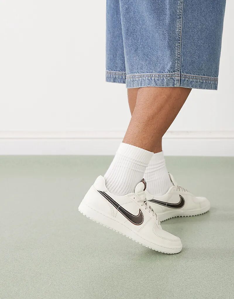 

Кроссовки Nike Field General цвета слоновой кости и коричневого цвета