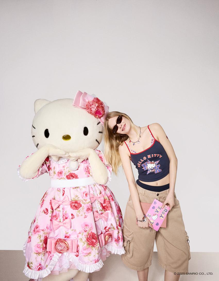 

Топ на бретельках Hello Kitty Bershka, синий