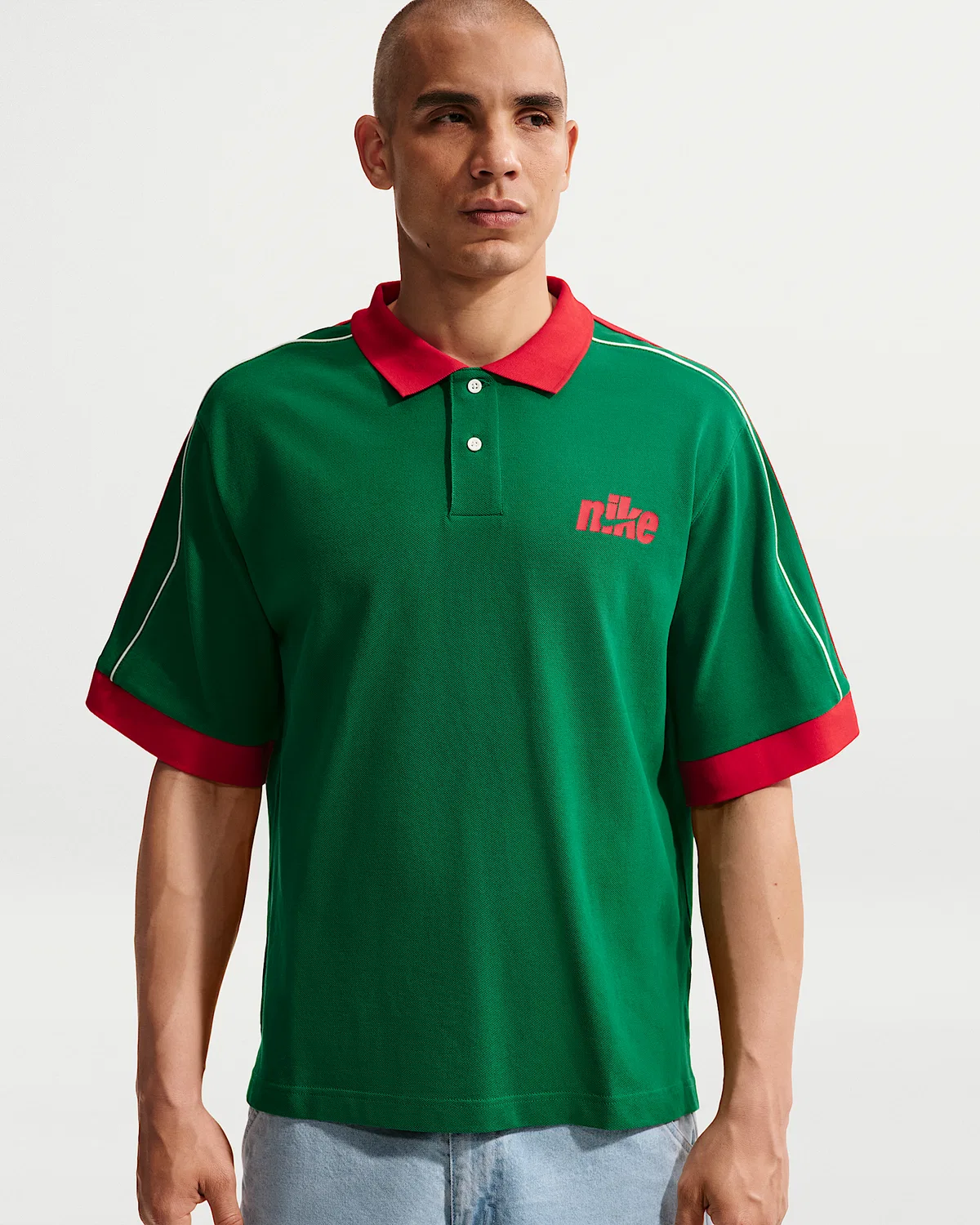 Мужское оверсайз поло с коротким рукавом Nike Sportswear Club, Pine Green/University Red/Sail/University Red