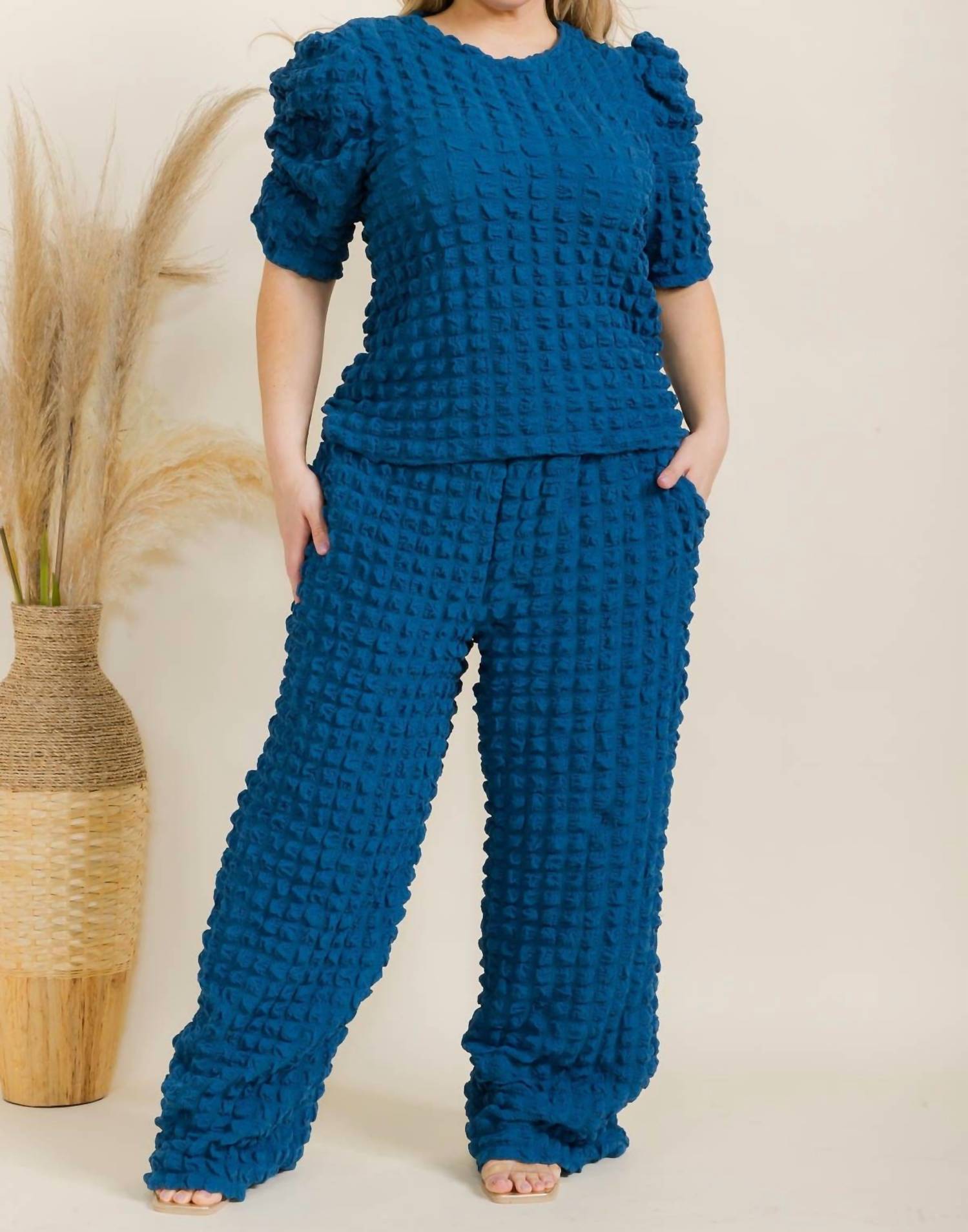 

Голубой комплект с текстурой пузырьков Karen T Design