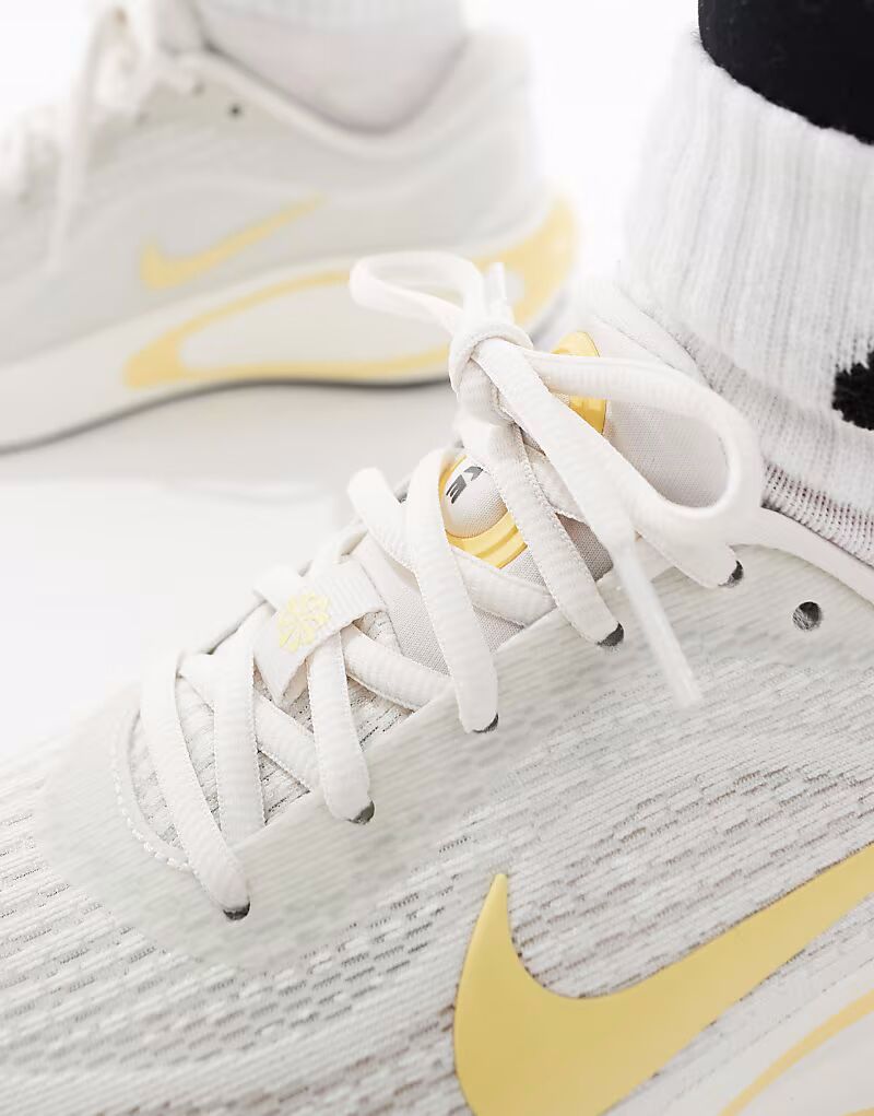Кроссовки Nike Running Journey Run белого и желтого цвета — фото 3