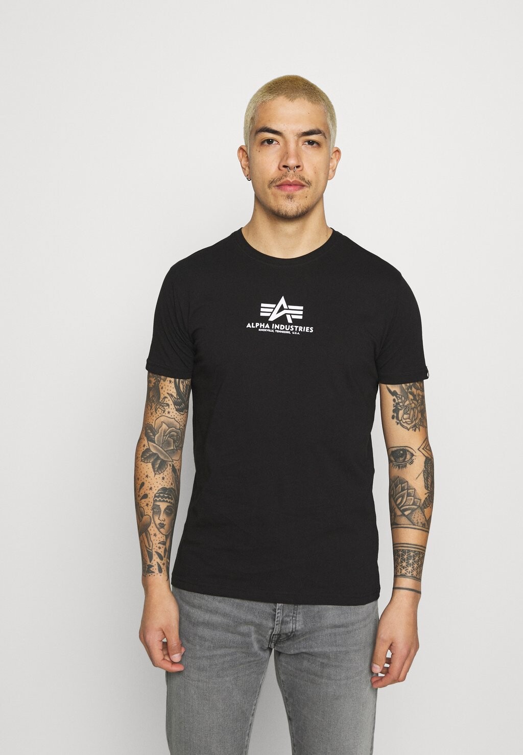 

Футболка с принтом Alpha Industries, черный