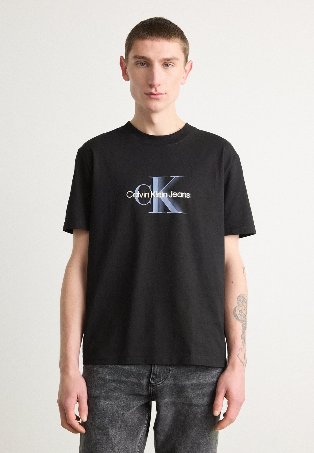 

Футболка с принтом MONOLOGO SHIFT TEE Calvin Klein Jeans, черный