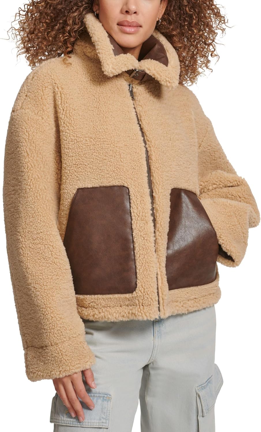 

Levi's Женская короткая куртка-шерпа с реверсивной отделкой из искусственной кожи, Sesame Brown