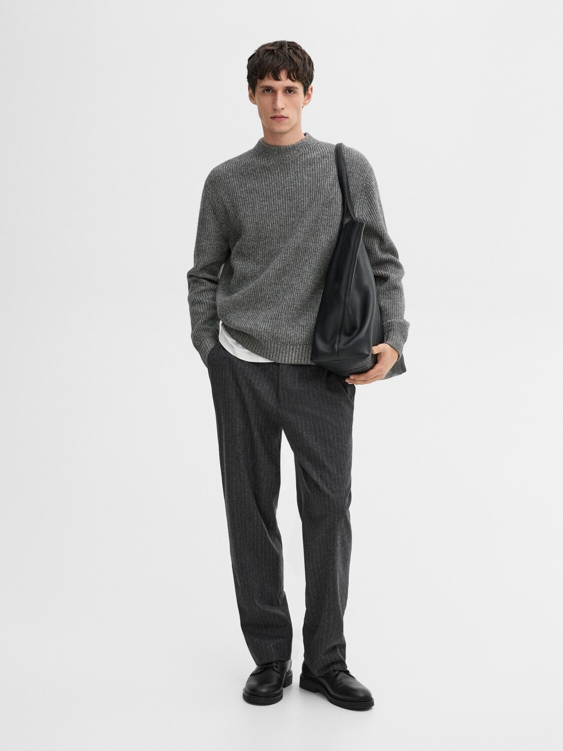 

Свитер из шерстяной смеси в рубчик Massimo Dutti, серый