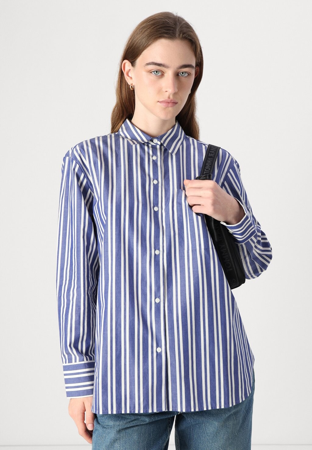 

Блузка на пуговицах EASY FIT SHIRT Tommy Hilfiger, белый