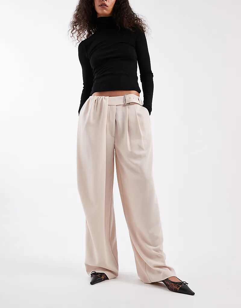 

Брюки ASOS DESIGN свободного кроя со складками и поясом кремового цвета