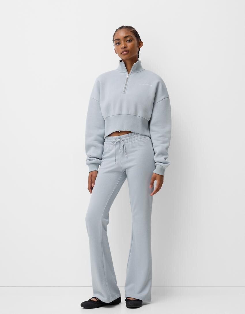 

Расклешенные брюки из плюша Bershka, голубой